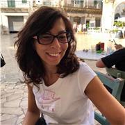 Insegnante competente con comprovata esperienza sia nella scuola pubblica che nel privato, impartisce lezioni di francese di diversi livelli sia a ragazzi che ad adulti.